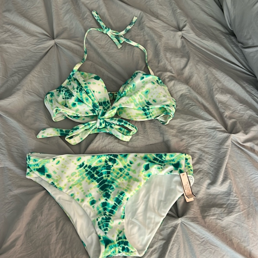 Victoria’s Secret bikini set
